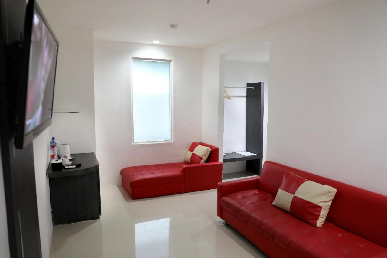 Heavenly Land Family Hotel Palembang Kültér fotó