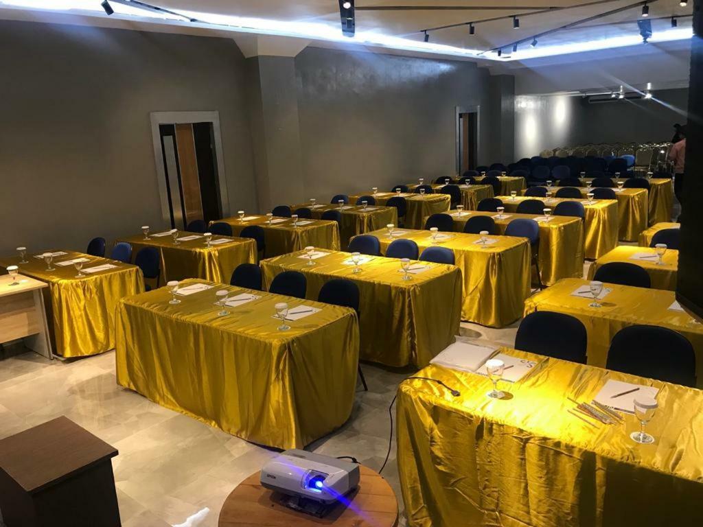 Heavenly Land Family Hotel Palembang Kültér fotó