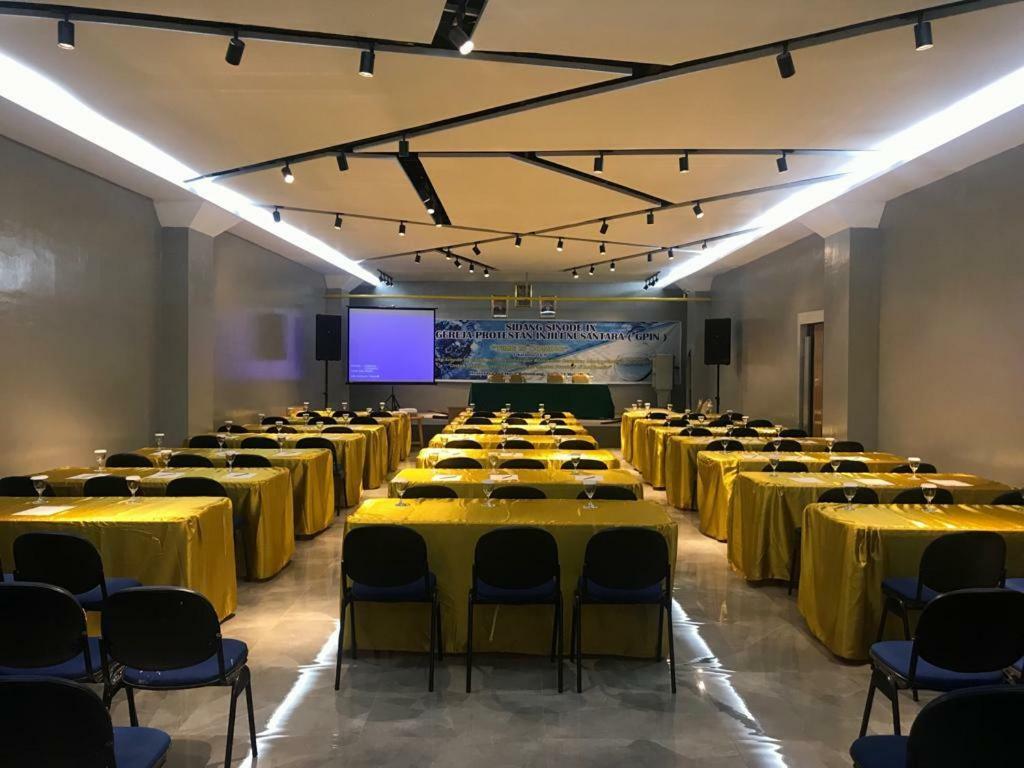 Heavenly Land Family Hotel Palembang Kültér fotó